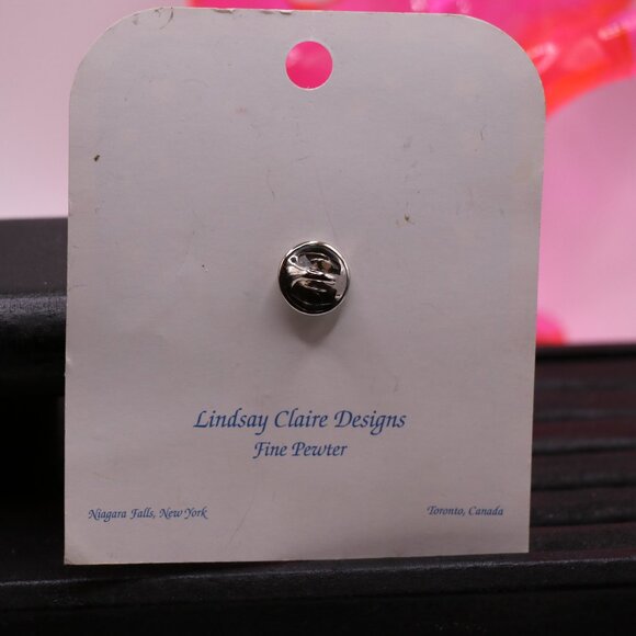 Lindsay Claire Pewter Holly and Berries Pin New Old Stock - Picture 3 of 3